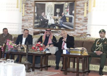 مندوبا عن الملك وولي العهد… العيسوي يعزي عشيرتي الحويان وأبو الريش