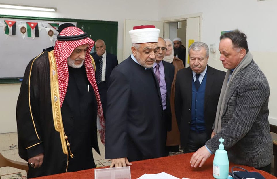 مستشفى المقاصد يعالج 496 مريضاً في يوم طبي مجاني بالكورة