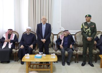 مندوبا عن الملك وولي العهد… العيسوي يعزي عشيرة العمرو