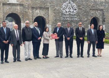 رئيس النواب يلتقي سفراء ورؤساء البعثات العربية المقيمين في فيتنام
