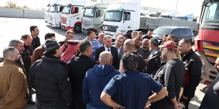 وزير الداخلية في زيارة “مفاجئة” لمركز حدود جابر