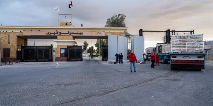 معبر رفح يفتح أبوابه.. ماذا نعرف عن آليات تشغيله وإجراءات الفحص الأمني؟