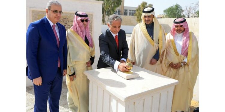 حسّان يضع حجر الأساس لمبنى جديد بمستشفى الأمير فيصل بالرصيفة بتمويل من الصندوق السعودي للتنمية