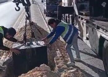 الأشغال تبدأ حملة لتأهيل وإنارة طرق حيوية للحد من الحوادث