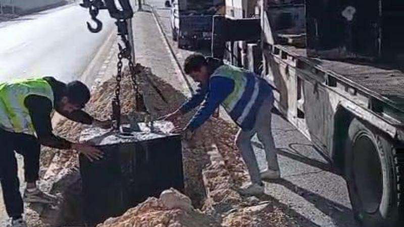 الأشغال تبدأ حملة لتأهيل وإنارة طرق حيوية للحد من الحوادث