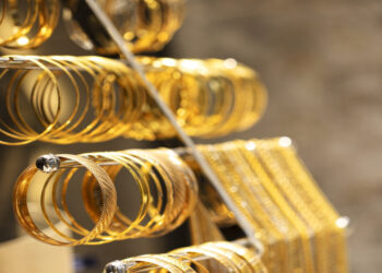 103.10 دنانير سعر غرام الذهب عيار 21 في السوق المحلية الخميس
