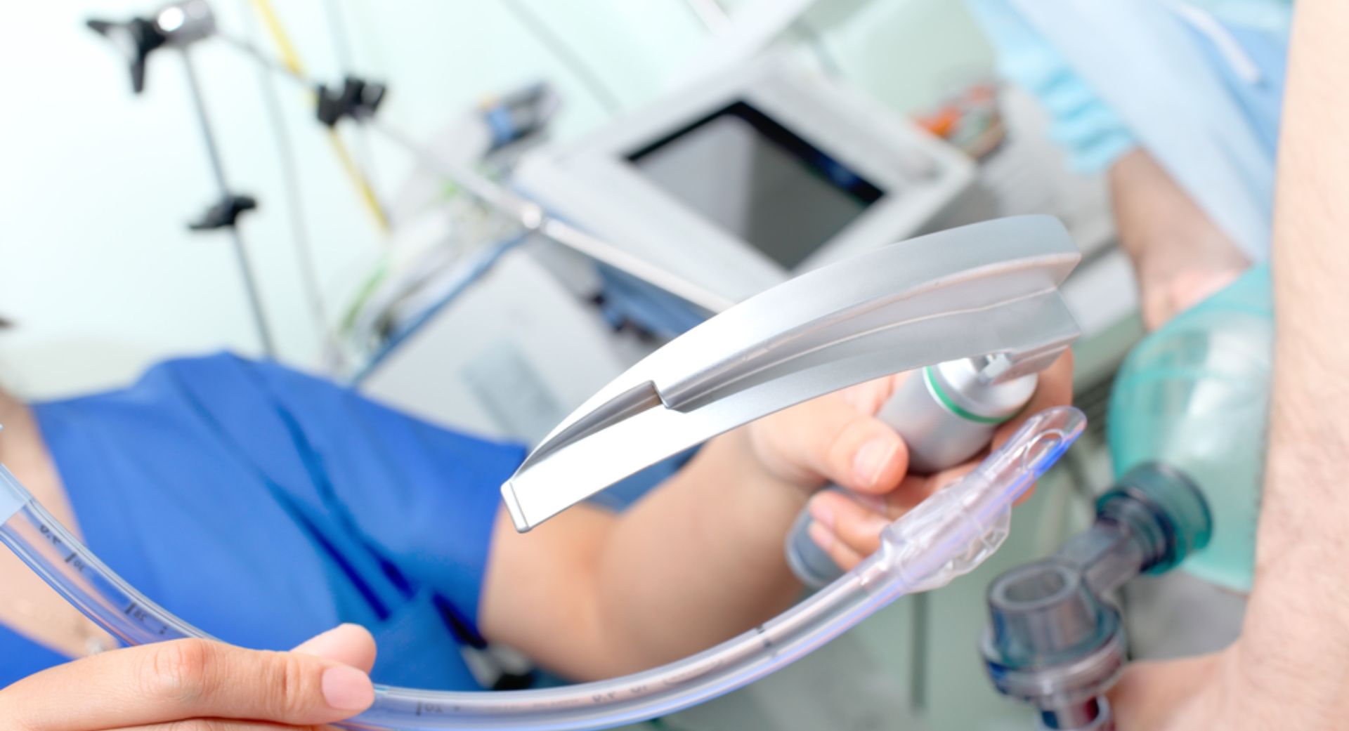 وزير الصحة يصدر تعميما بإلزامية ترخيص مزاولة المعالجة التنفسية