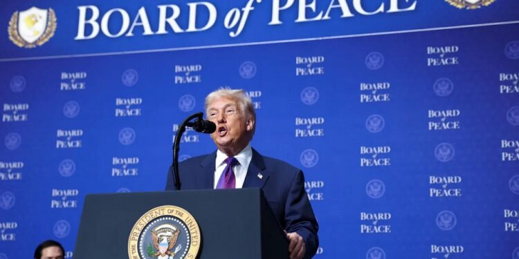 ترامب يحدد 10 أيام للتوصل إلى حل مع إيران