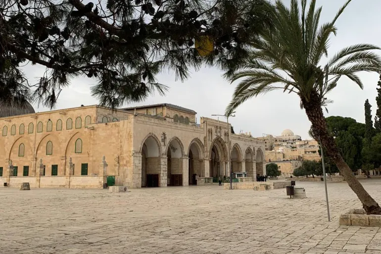 سلطات الاحتلال تواصل إغلاق الأقصى ومنع الصلاة فيه منذ 28 يوما