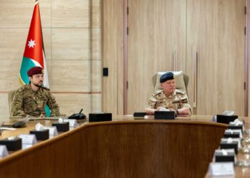 الملك يشيد بجهود نشامى الجيش والأجهزة الأمنية في حماية الوطن والمواطنين