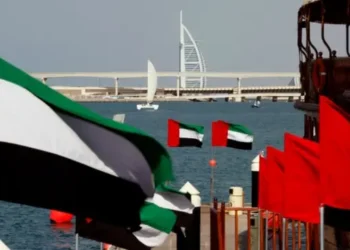 أمريكيون يرفضون رحلات الإجلاء ويفضلون البقاء بالإمارات