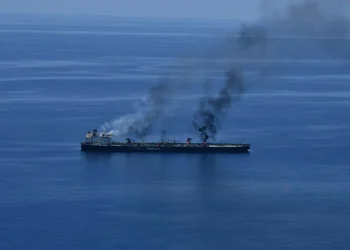 الحوثيون يلوحون باستعدادهم للانضمام إلى إيران