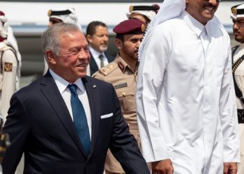 الملك وأمير قطر يعقدان مباحثات في الدوحة حول المستجدات الخطيرة في المنطقة