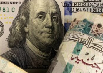 مصر.. الدولار يكسر حاجز 52 جنيها للمرة الأولى في السوق المصرفية