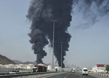 ميناء الفجيرة الرئيسي بالإمارات يعلق عمليات تحميل النفط