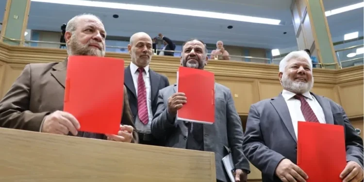 احتجاجات نيابية على عدم مناقشة قانون الضمان