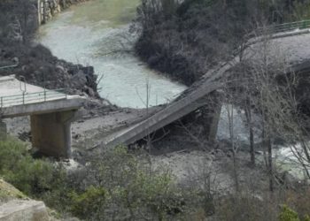 الجيش الإسرائيلي: سنضرب المعابر على نهر الليطاني