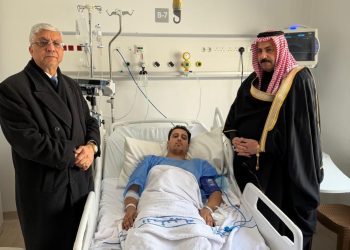 البدادوة يطمئن على صحة المصاب الرقيب محمد طلال الشورة