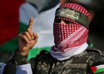 بلا لثام.. القسام تنشر لأول مرة فيديو نادرا لحذيفة الكحلوت “أبو عبيدة”