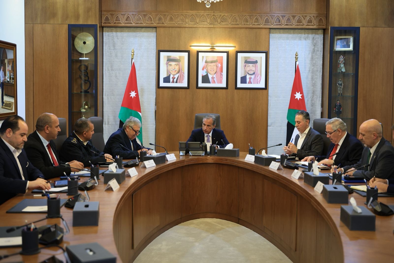 حسان يعقد اجتماعاً لمناقشة تسهيل إجراءات حركة المناولة والشَّحن والتخليص في موانئ العقبة