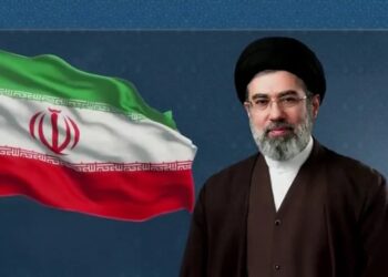 مجتبى خامنئي: إذا استمر الوضع ستُفعل جبهات لا خبرة للعدو فيها
