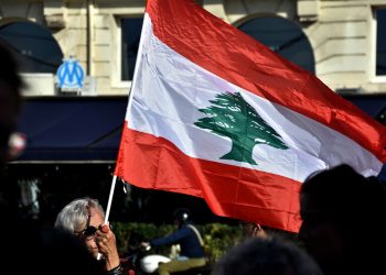 لبنان يطلب مغادرة السفير الإيراني ويعلنه غير مرغوب فيه