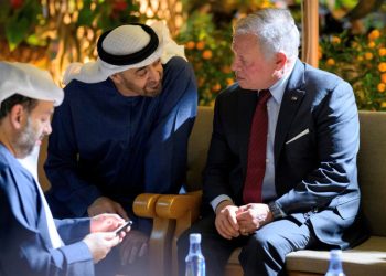 الملك ورئيس الإمارات يبحثان التطورات الإقليمية وسبل خفض التصعيد الدائر