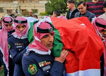 رئيس هيئة الأركان المشتركة ينعى شهداء الواجب في الأمن العام