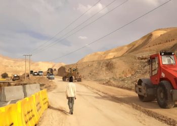 الأشغال: قوة السيول تتسبب بانجراف مقطع من طريق الطفيلة – الكرك