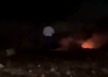 الأمن: التعامل مع شظية سقطت في منطقة خالية من السكان بعمان
