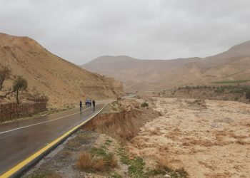إغلاق الطريق الملوكي بمنطقة اللعبان بالطفيلة بعد فيضان سد شيظم
