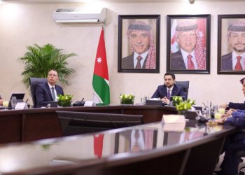 ولي العهد يؤكد أهمية إدامة التنسيق بين المؤسسات خلال التطورات الإقليمية