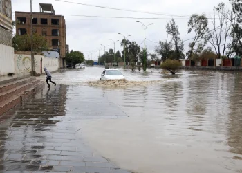 ارتفاع ضحايا سيول المخا وموزع في تعز إلى 21 وفاة .. أضرار واسعة وعزل قرى بالكامل
