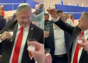 بن غفير يفتح زجاجة شامبانيا لـ الاحتفال بقانون إعدام الأسرى الفلسطينيين