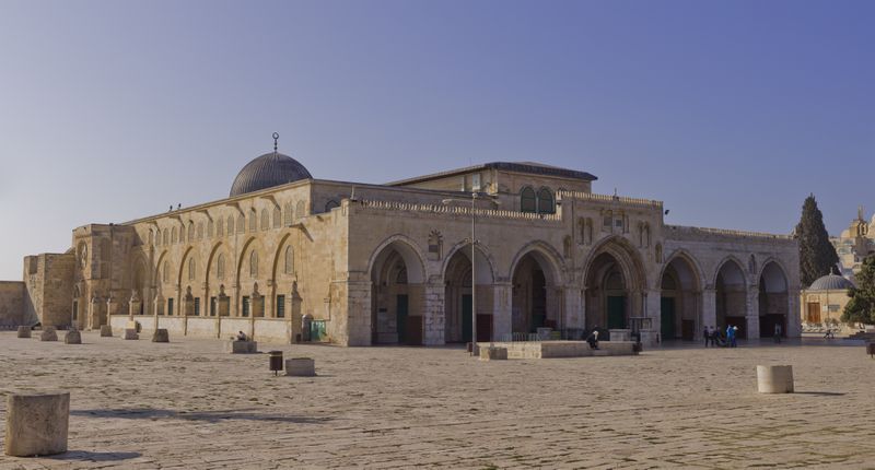 الأردن يطالب إسرائيل بالتوقّف عن إغلاق أبواب المسجد الأقصى فورا