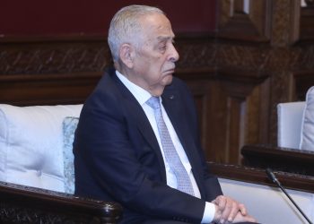 العيسوي ينقل تمنيات الملك وولي العهد بالشفاء للفريقين المتقاعدين السرحان والكردي