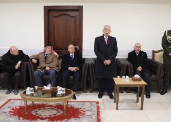 مندوبا عن الملك وولي العهد.. العيسوي يعزي آل صالح