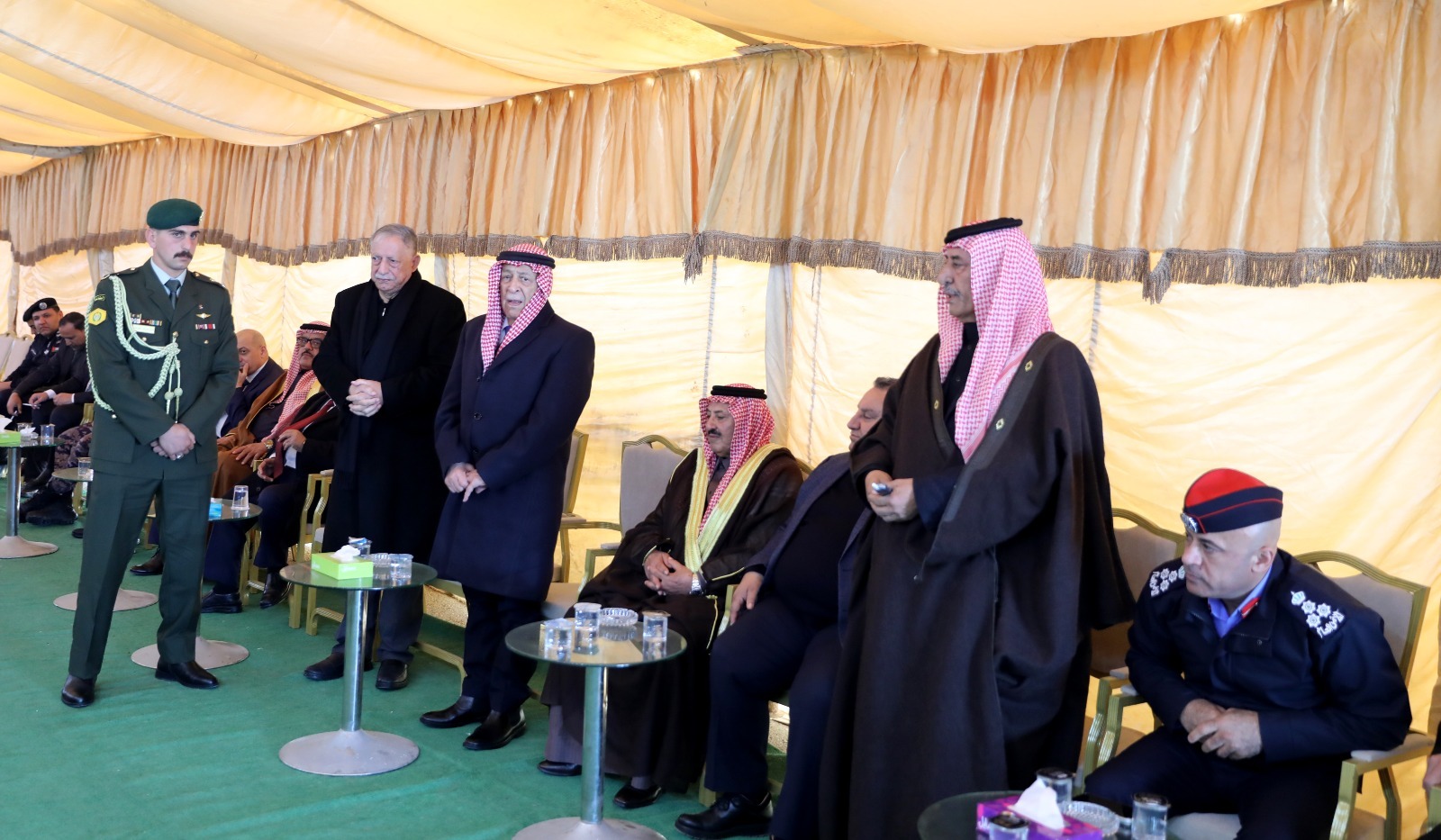 مندوبًا عن الملك وولي العهد… العيسوي يعزي عشائر القاضي والزعبي والفريحات