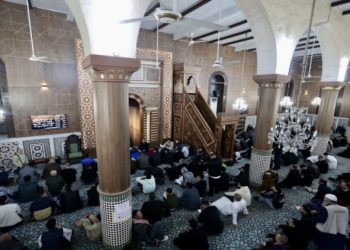 الأردنيون يؤدون صلاة عيد الفطر في جميع المحافظات