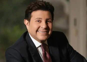 جديد حالة هاني شاكر.. ارتفاع المناعة وتحسن الوظائف الحيوية