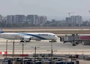 أضرار بالغة لثلاث طائرات بمطار بن غوريون جراء قصف إيراني