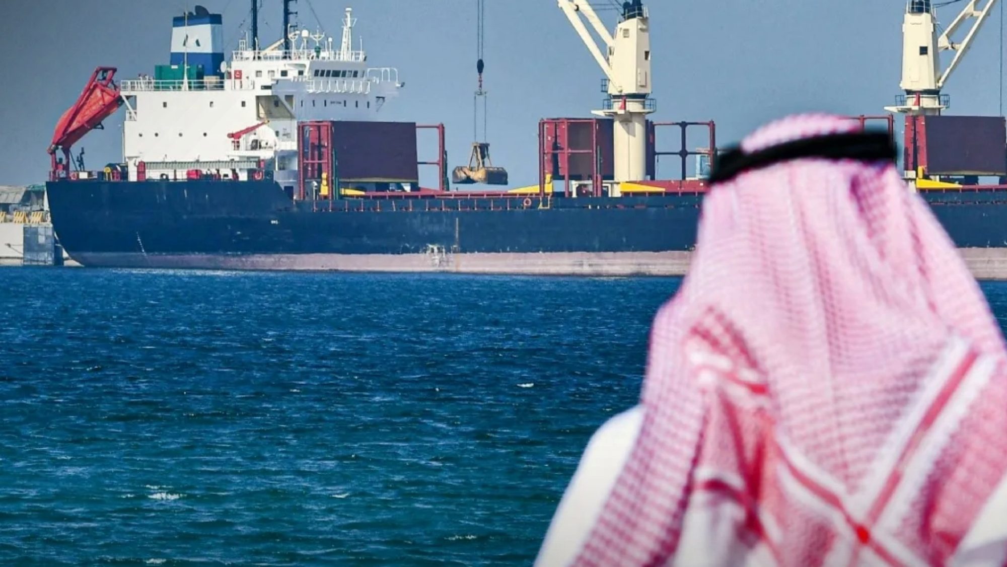 استهداف ميناء ينبع السعودي على البحر الأحمر بهجوم جوي