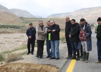 وزير الأشغال يتفقد طرق متضررة من السيول في الطفيلة والكرك