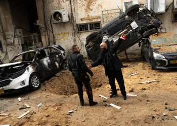 هجوم صاروخي إيراني واسع يضرب أهدافاً في وسط وشمال إسرائيل