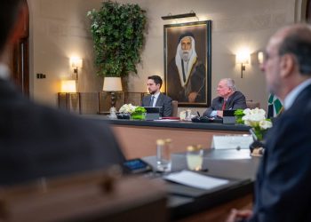الملك يلتقي أعضاء لجنة متابعة تطوير الجهاز القضائي ويتسلم توصياتها