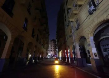 القاهرة باتت تنام مبكراً.. وأصحاب المقاهي يتذكرون كورونا