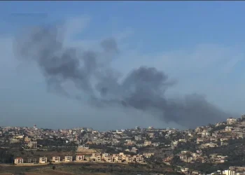 إصابات في بتاح تكفا وسط إسرائيل وسقوط شظايا في 4 مواقع شرق يافا