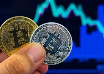 المرور الآمن مقابل البتكوين.. رسائل احتيالية للسفن في هرمز