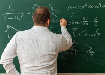 التربية : خطة لإنهاء التعليم الإضافي تدريجياً خلال 3 إلى 4 سنوات