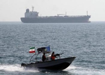 إيران توقف ناقلات النفط فى مضيق هرمز بعد خرق وقف إطلاق النار
